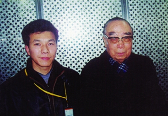 与中国首任驻美大使柴泽民合影