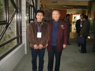 与江苏省著名书法家，南师大尉天池教授合影