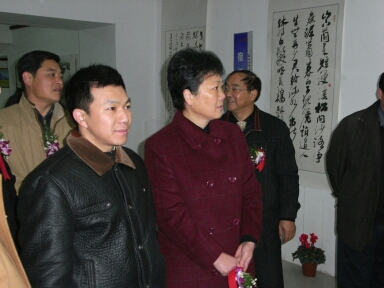 与淮安市组织部部长刘希平合影